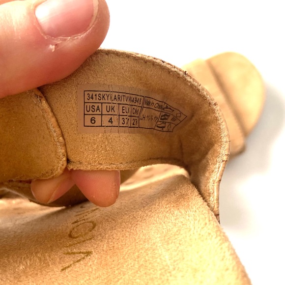 VIONIC Tan Sandals 6 - Picture 5 of 5